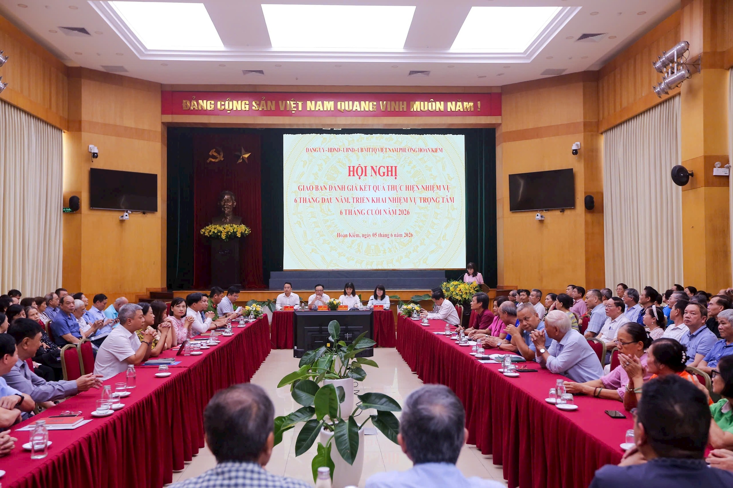 Chuyển biến rõ nét trong tổ chức, quản lý và phục vụ người dân