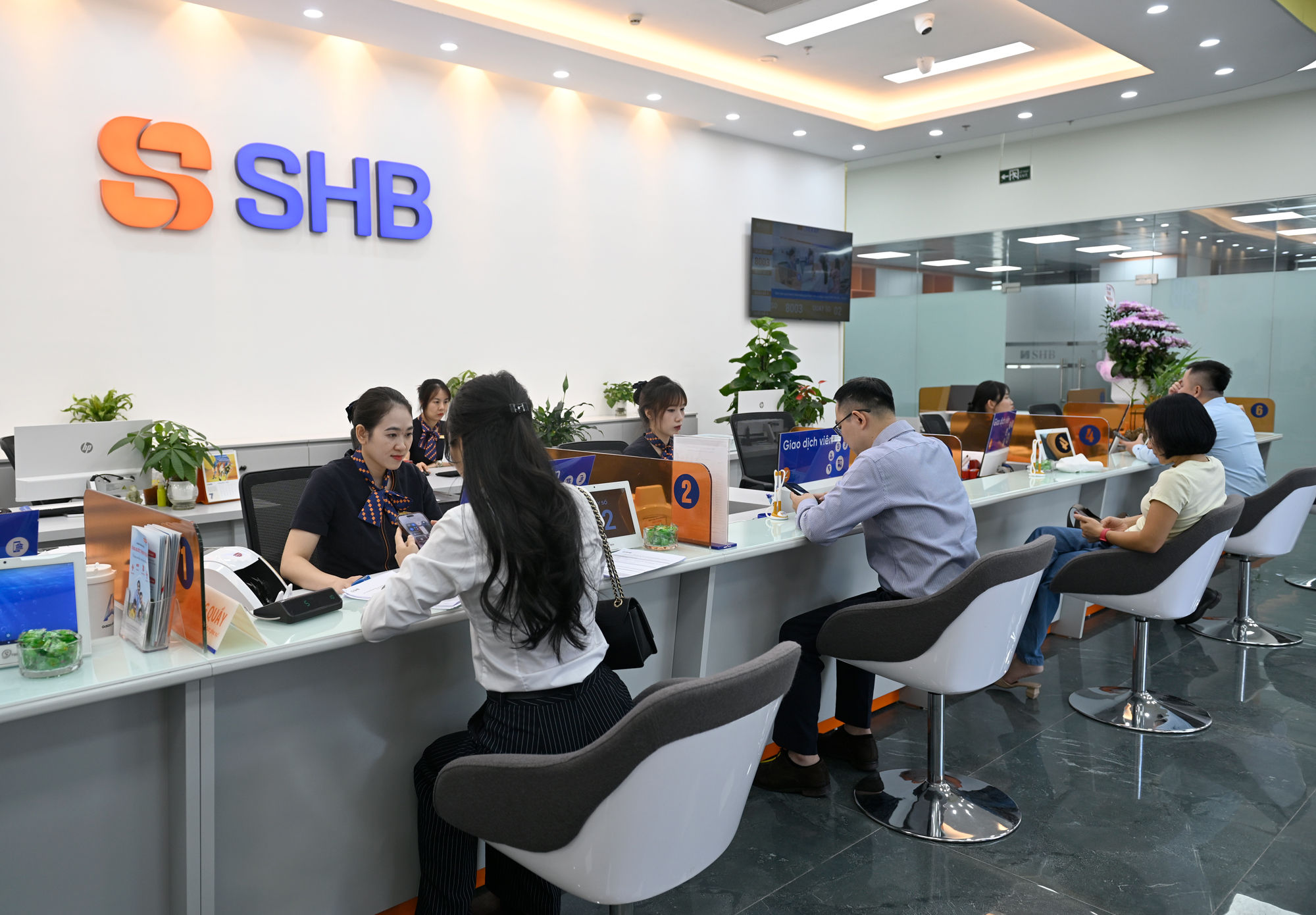 Chứng khoán Việt nhận loạt tin vui: 27 cổ phiếu vào FTSE All-Cap, VN-Index tăng gần 40 điểm