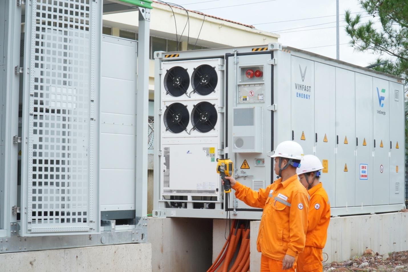 EVNNPC: Từng bước làm chủ công nghệ pin lưu trữ năng lượng BESS trên lưới điện miền Bắc