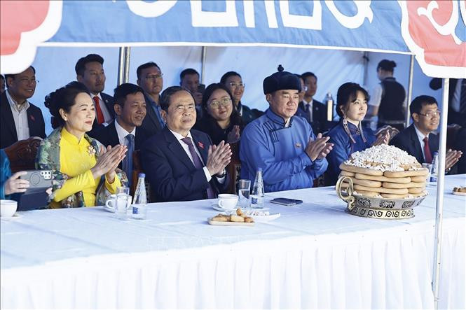 Chủ tịch Quốc hội Trần Thanh Mẫn và Phu nhân trải nghiệm lễ hội Naadam ở Mông Cổ