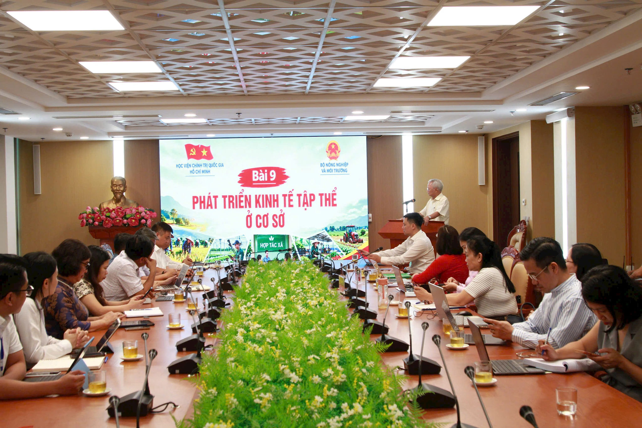 Hoàn thiện giáo trình kinh tế tập thể, nâng cao năng lực cán bộ cơ sở