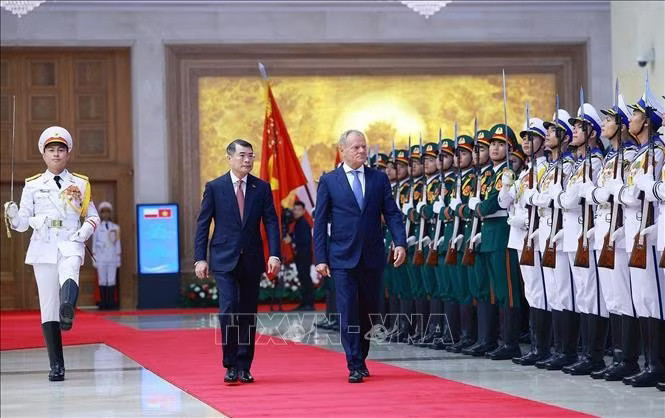 Thủ tướng Lê Minh Hưng chủ trì lễ đón chính thức Thủ tướng Cộng hòa Ba Lan